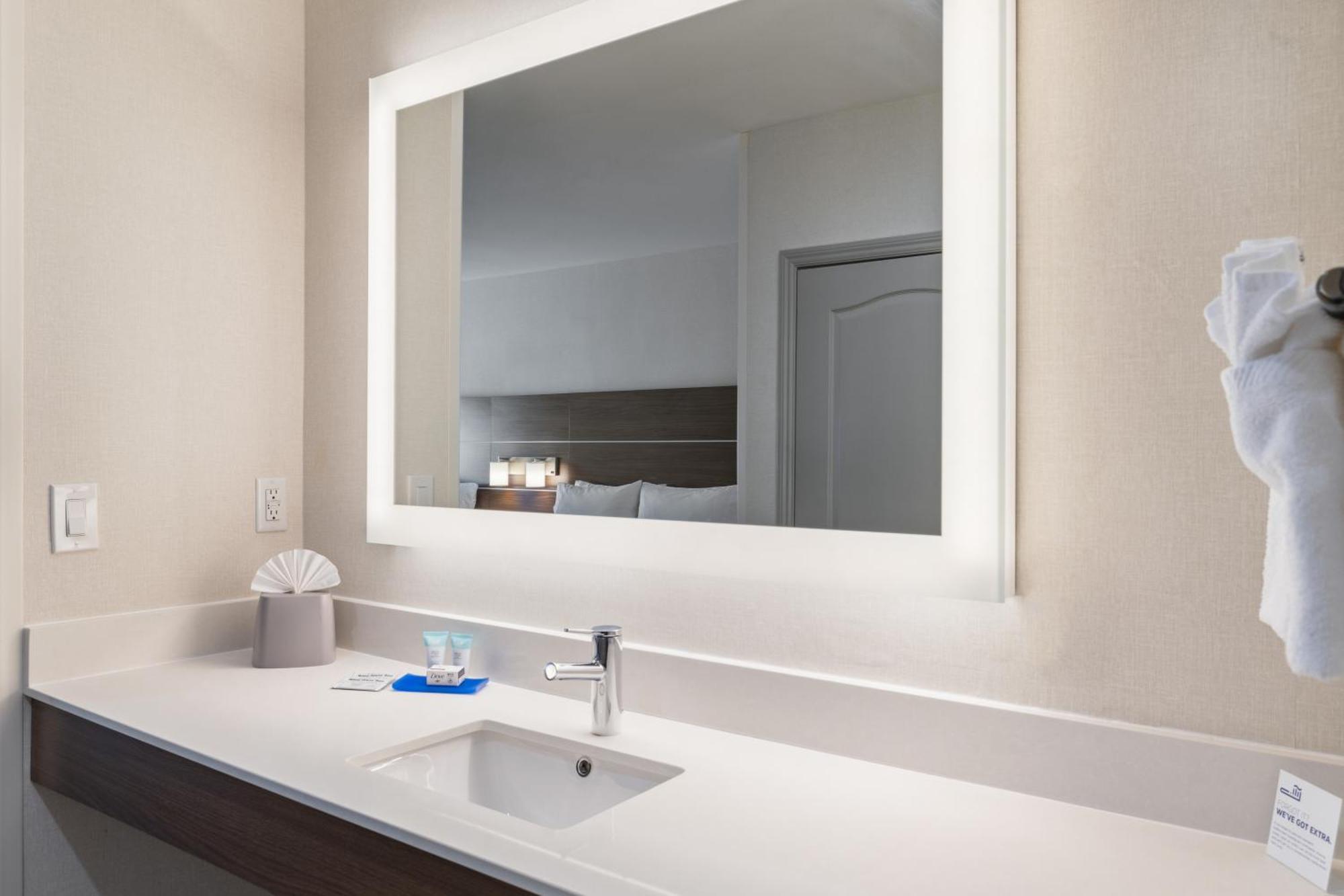 Holiday Inn Express & Suites Mountain View Silicon Valley By Ihg エクステリア 写真